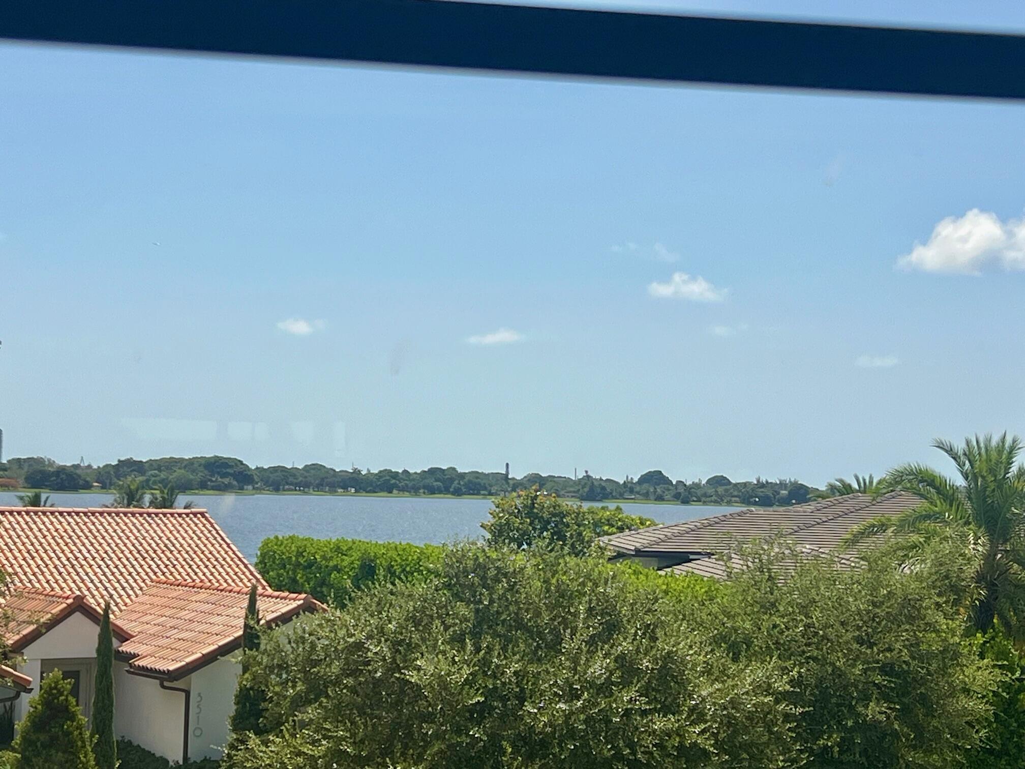 3516 Whitehall Drive 301, West Palm Beach, FL 33401