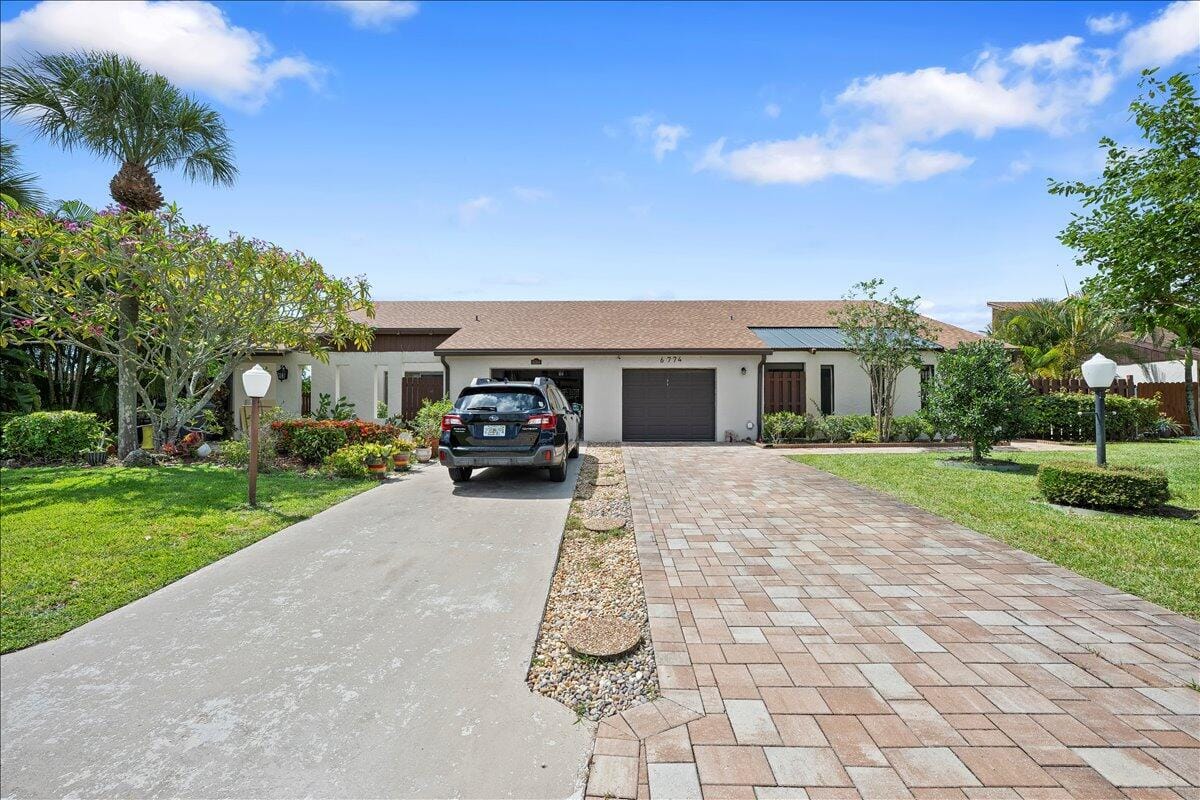 6774 Wheaton Lane, Lake Worth, FL 33467 photo 2