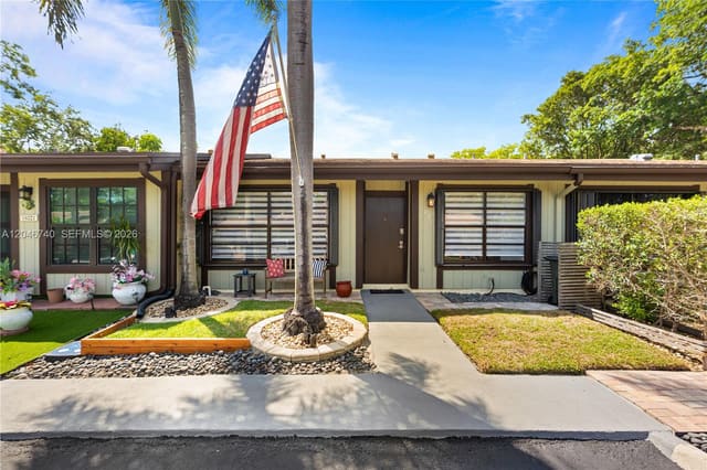 10311 Laurel Court, Everglades Sugar & Land, Pembroke Pines, FL