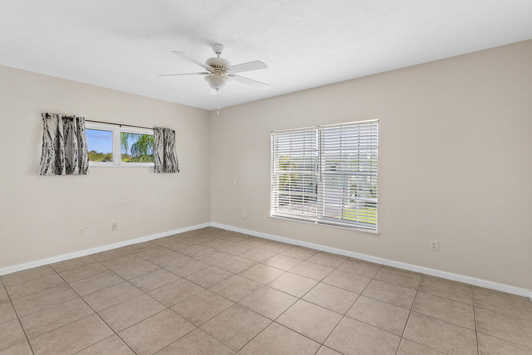 2127 SE Wild Meadow Circle — photo 12