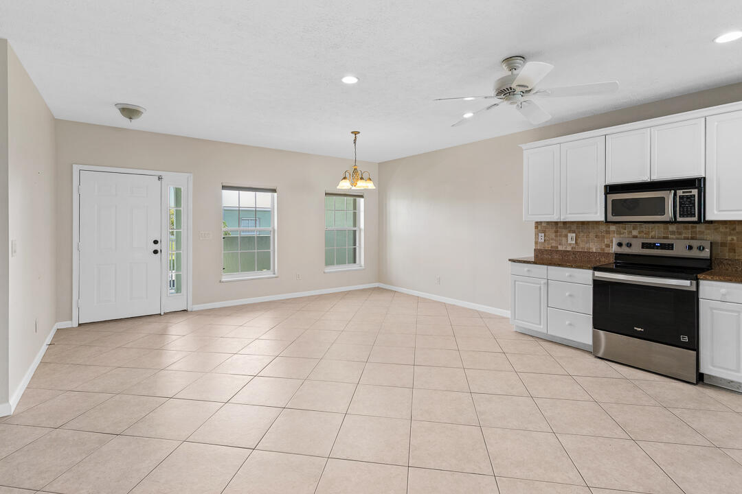 2127 SE Wild Meadow Circle — photo 6