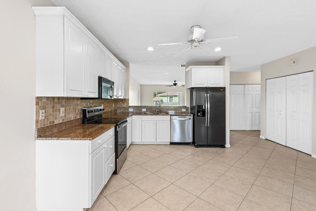 2127 SE Wild Meadow Circle — photo 8
