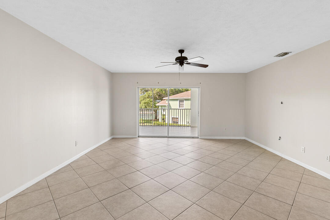2127 SE Wild Meadow Circle — photo 10