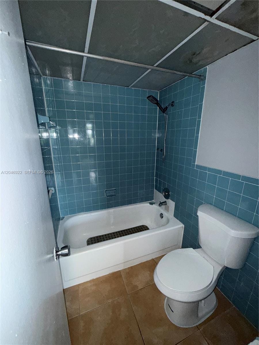 6960 Miami Gardens Drive 2-431A, Hialeah, FL 33015 photo 3