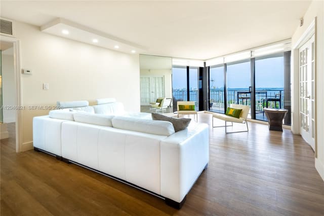 2000 Towerside Terrace 1910, Miami, FL 33138