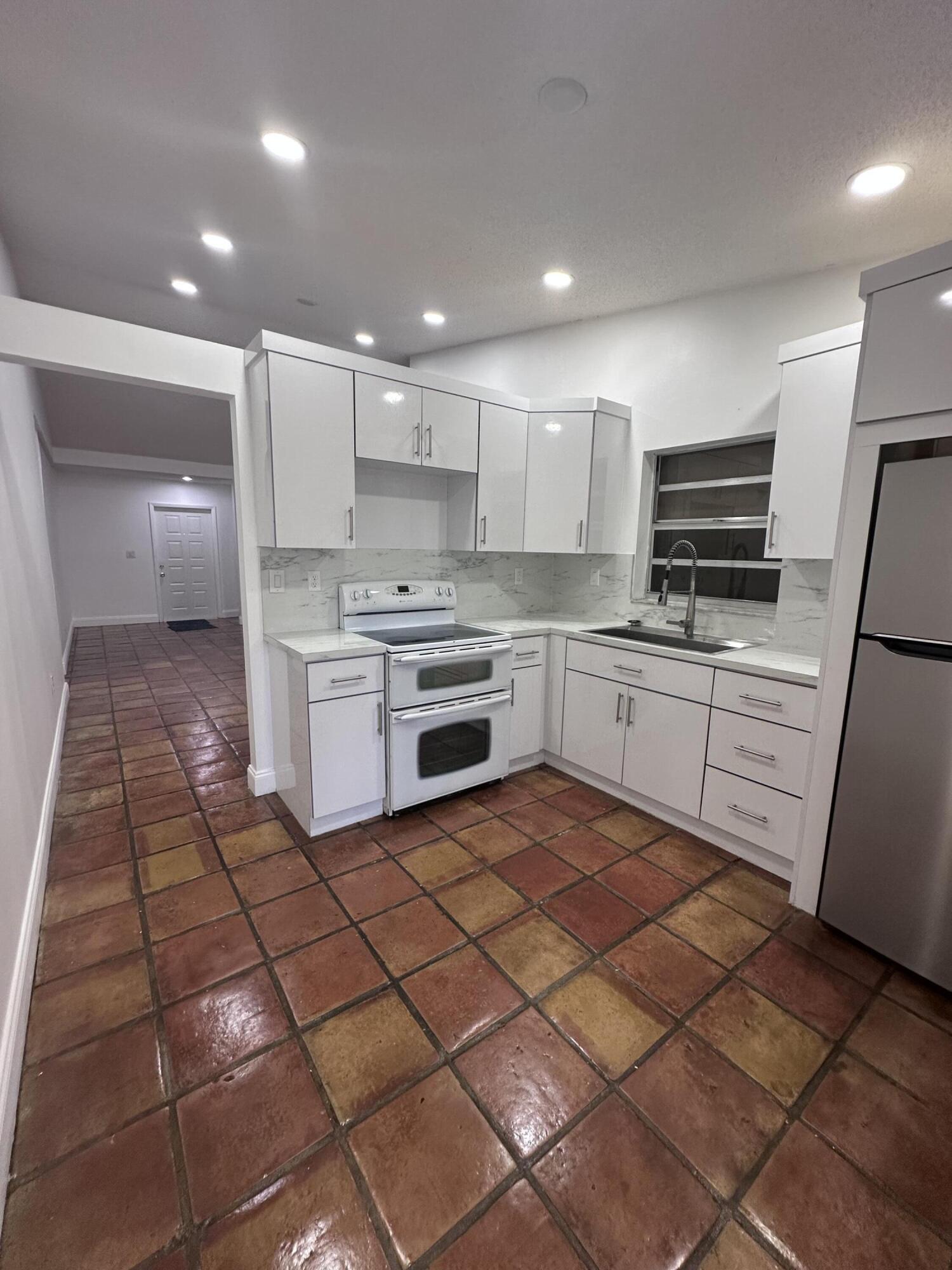 19823 NW 64th Place, Hialeah, FL 33015