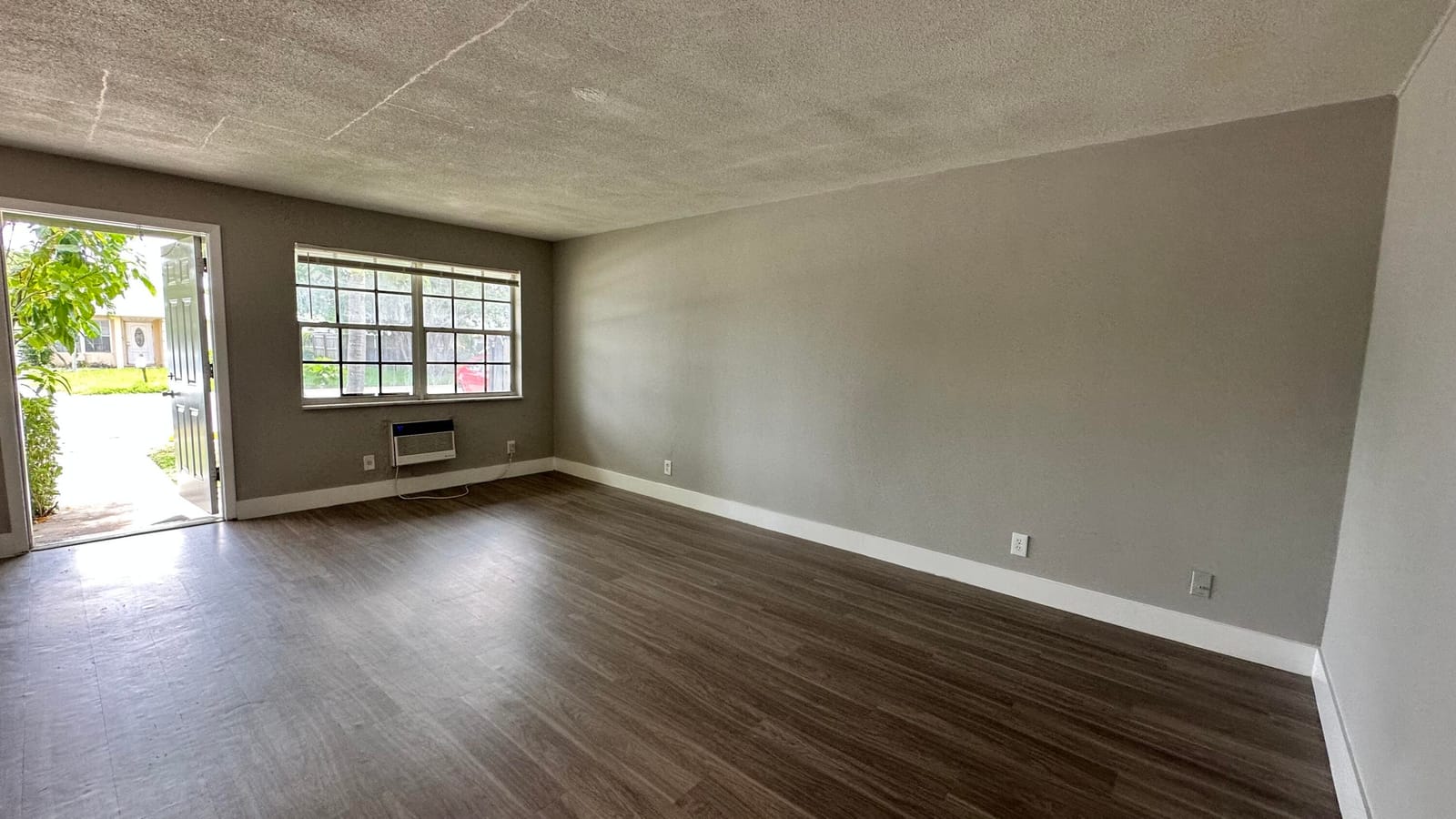 105 NE 6th Avenue — photo 3