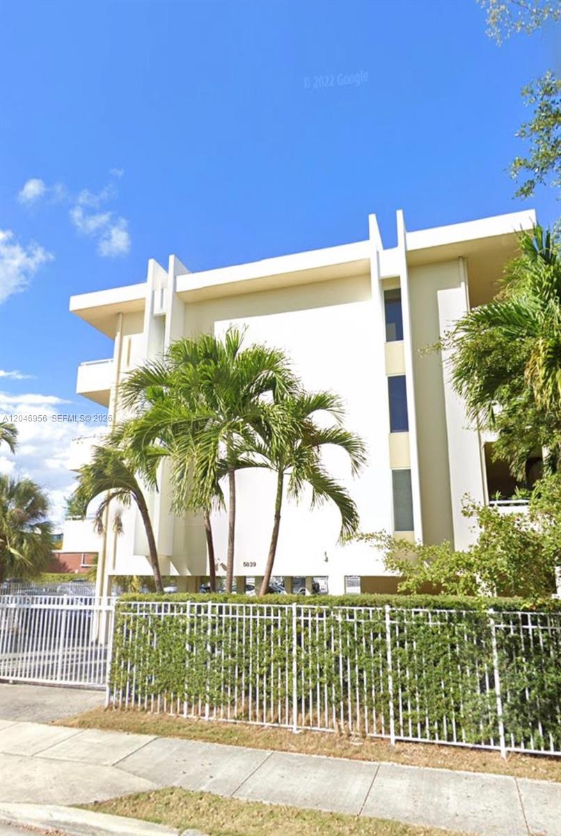 5839 SW 74th Terrace 104, South Miami, FL 33143