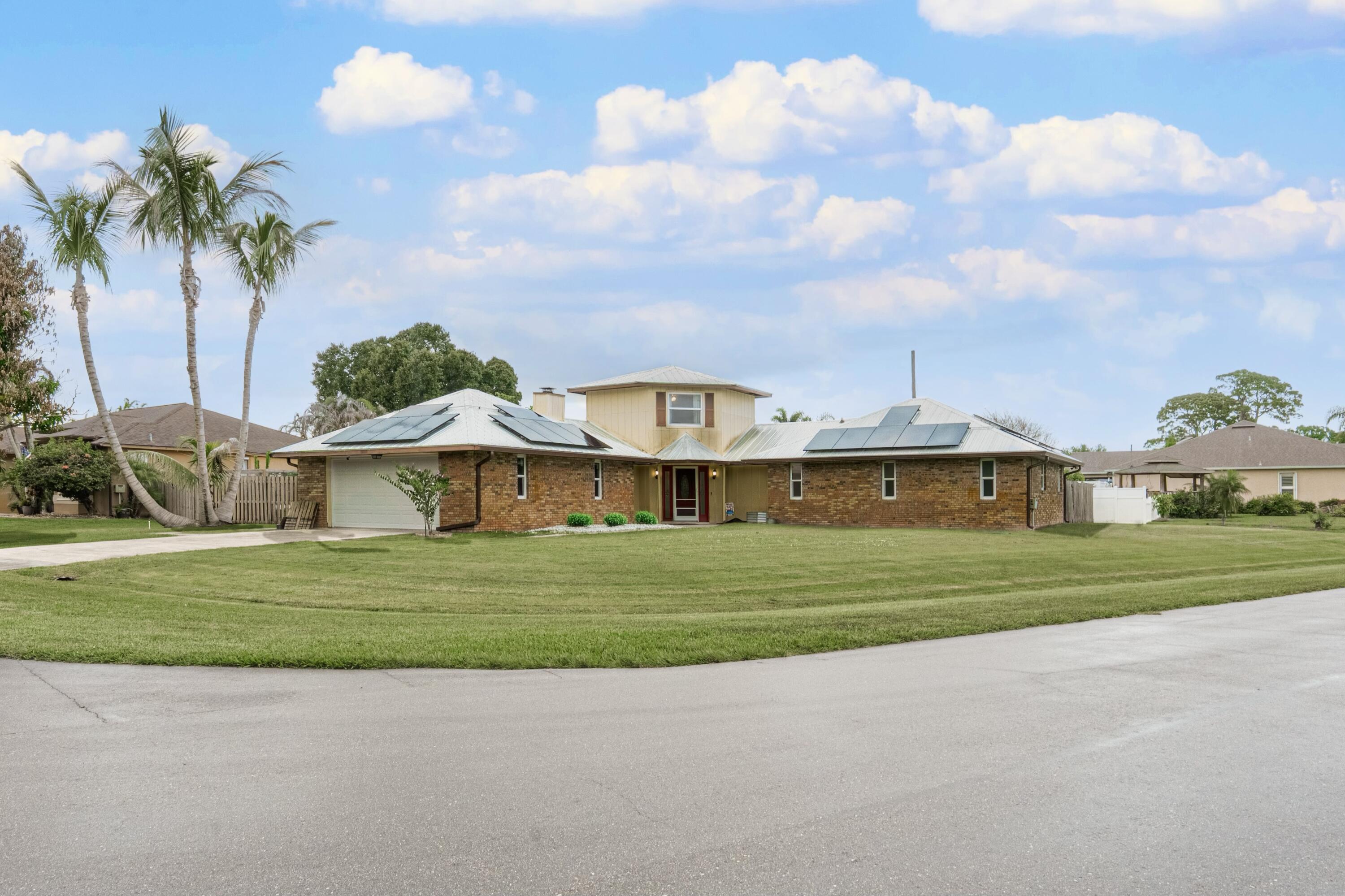 1091 SE Spinnaker Avenue, Port St. Lucie, FL 34983