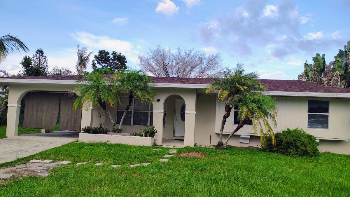 884 SE Solaz Avenue, Port St. Lucie, FL 34983
