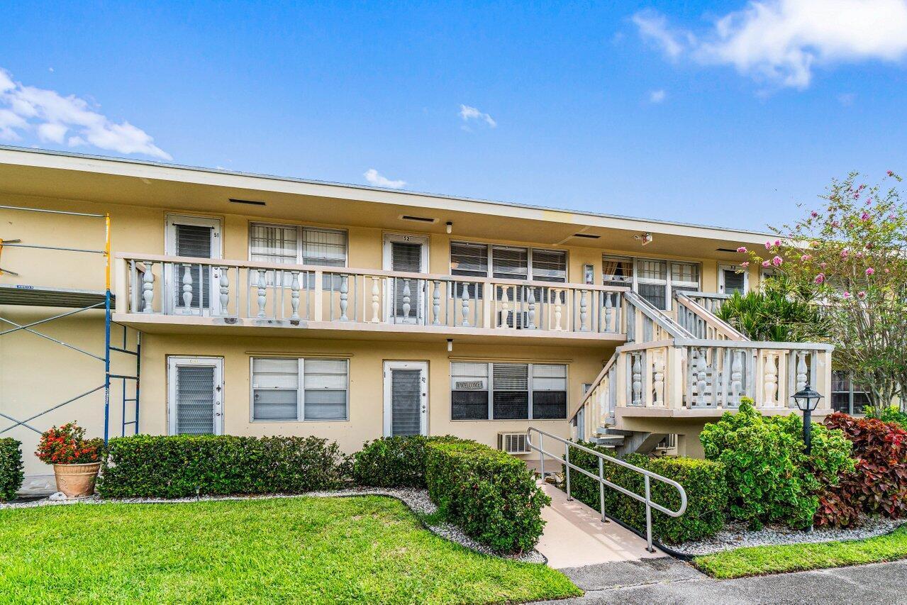 52 Kingswood C, West Palm Beach, FL 33417