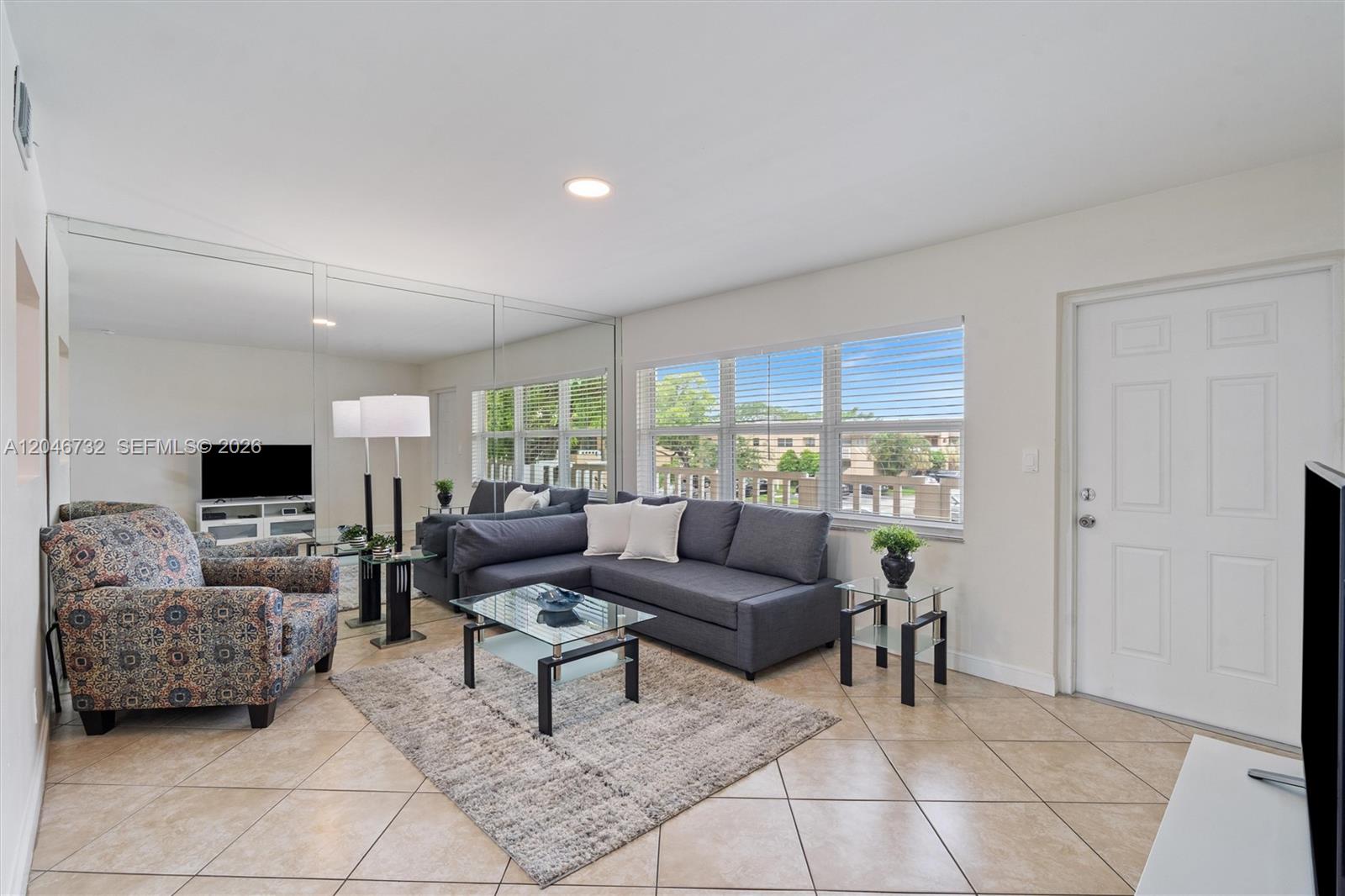 9101 Sunrise Lakes Boulevard 202, Sunrise, FL 33322