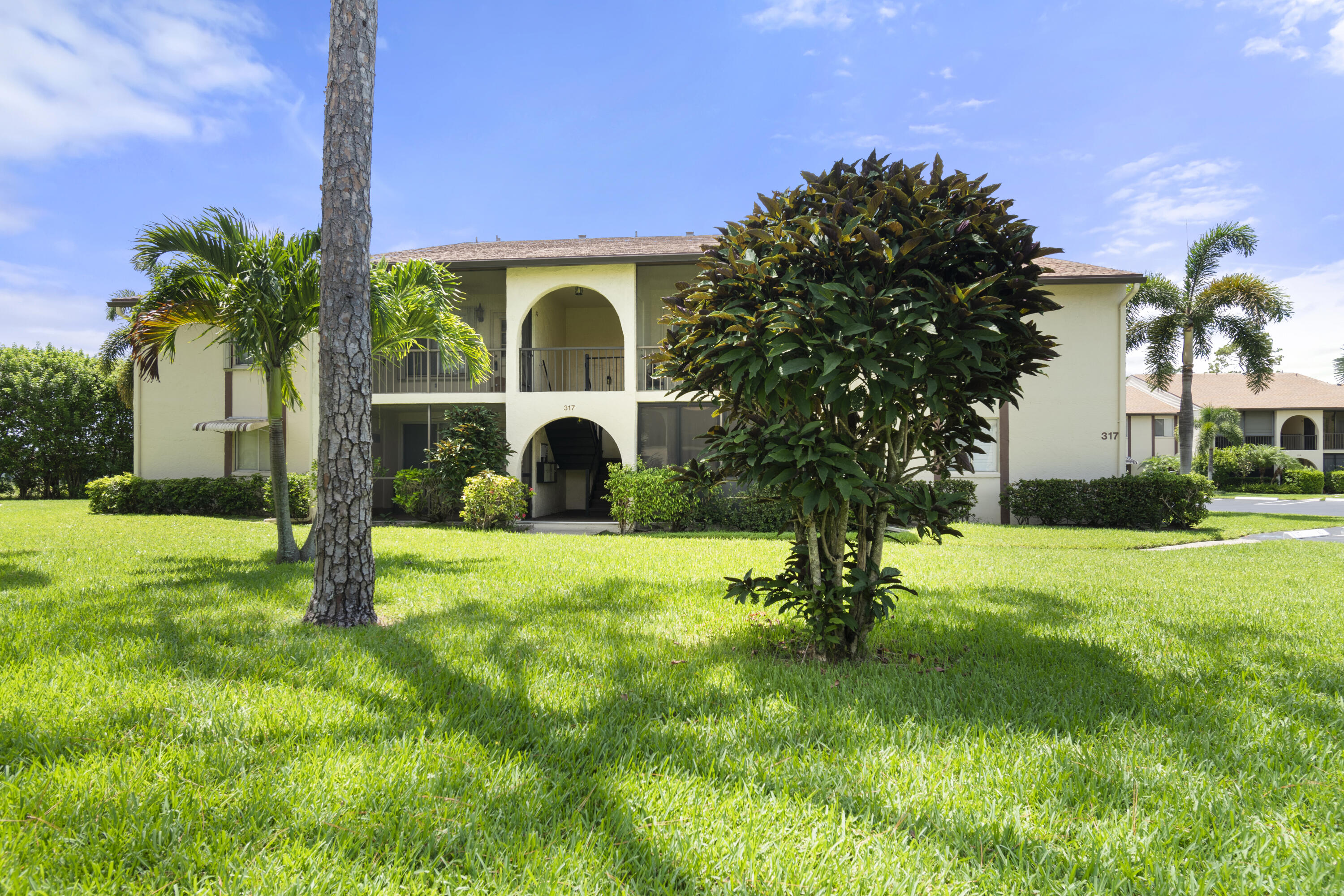 317 Knotty Pine Circle D-2, Greenacres, FL 33463