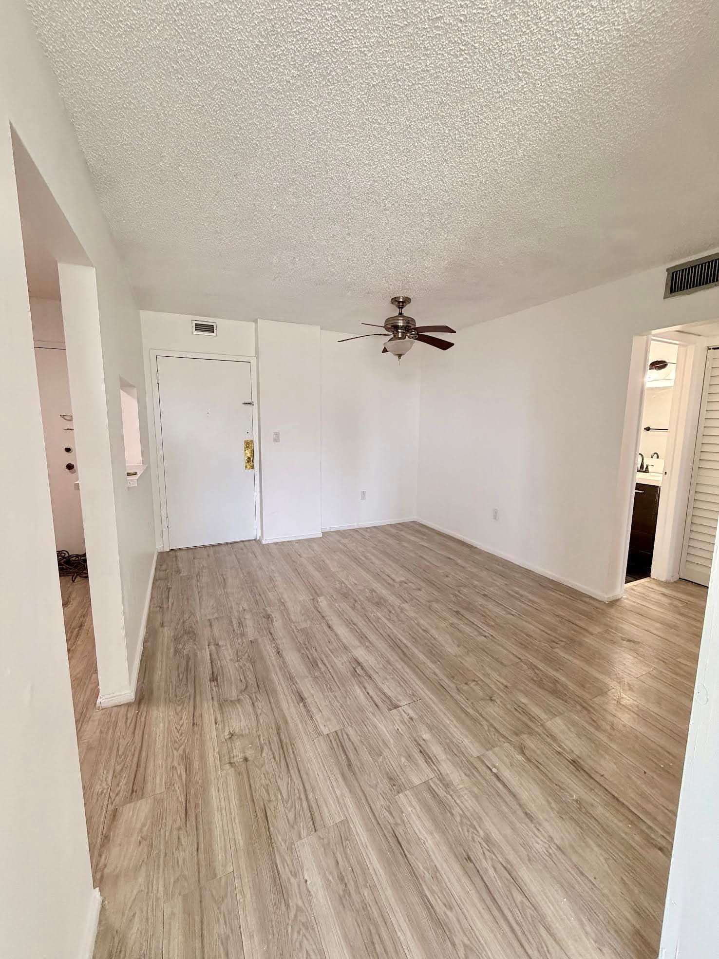12500 NE 15th Avenue 516 — photo 2