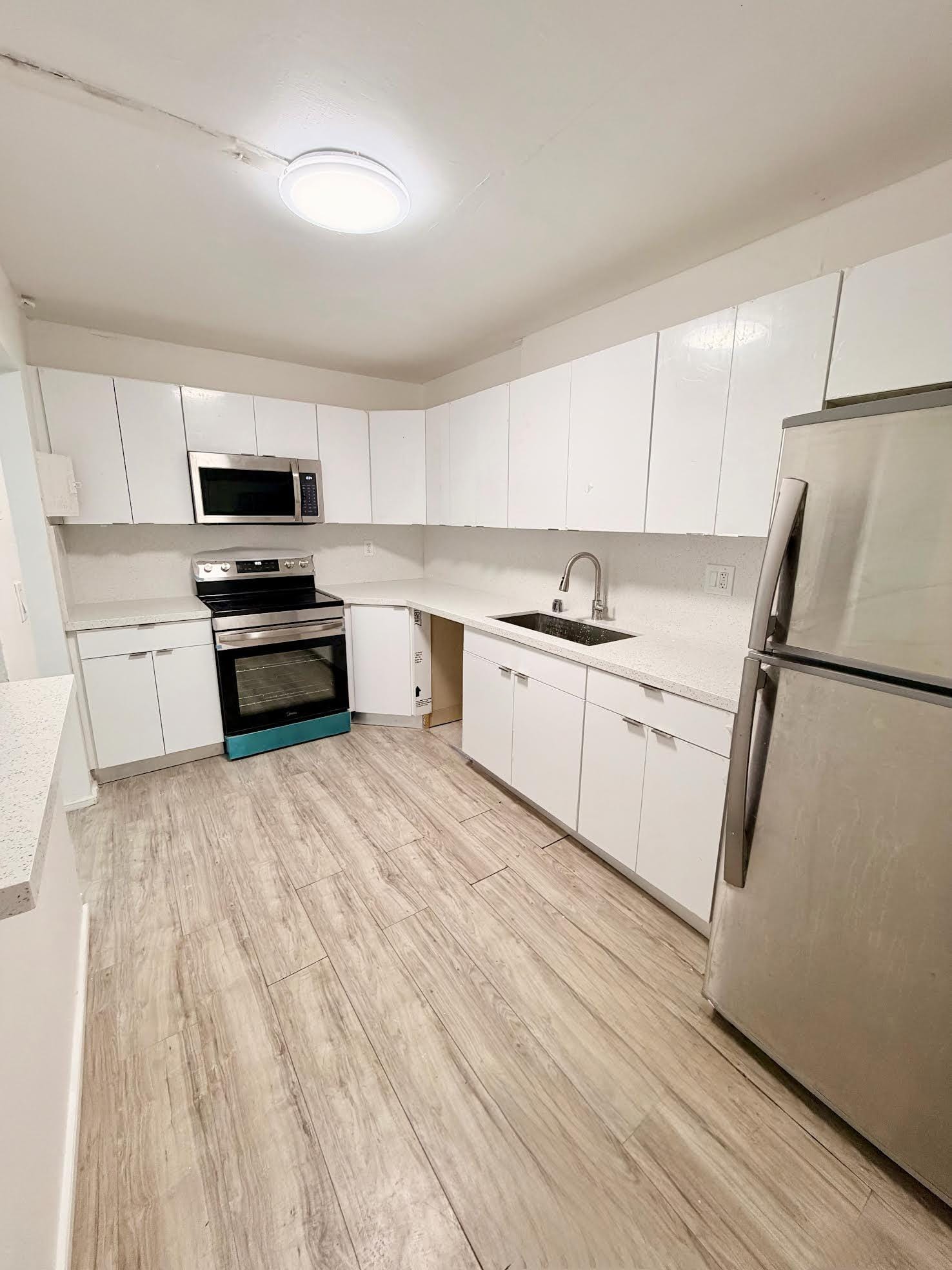 12500 NE 15th Avenue 516 — photo 4