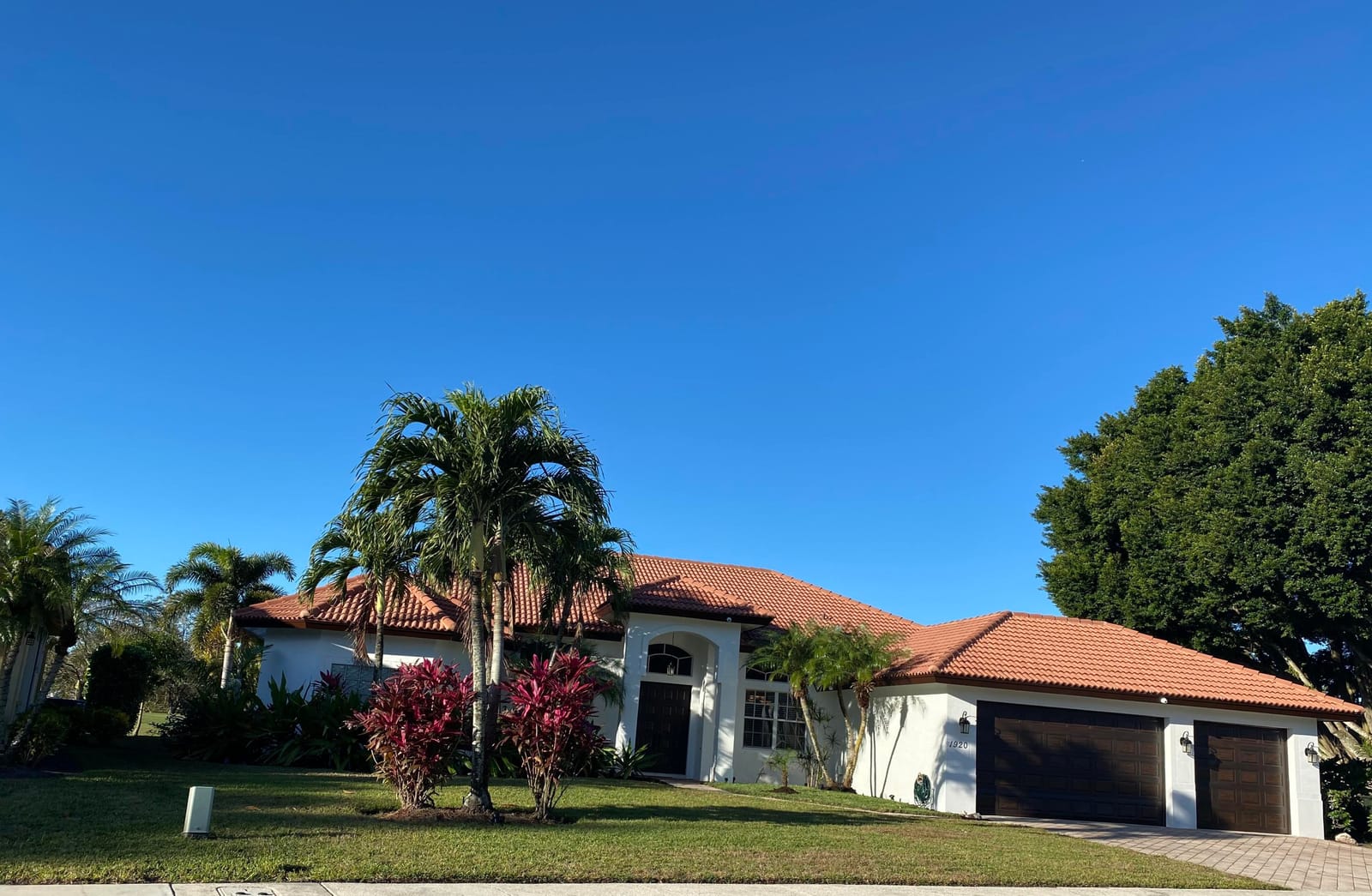 1920 S Club Drive — photo 1