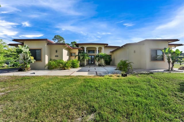 13085 N 78th Place N, Loxahatchee, FL 33412