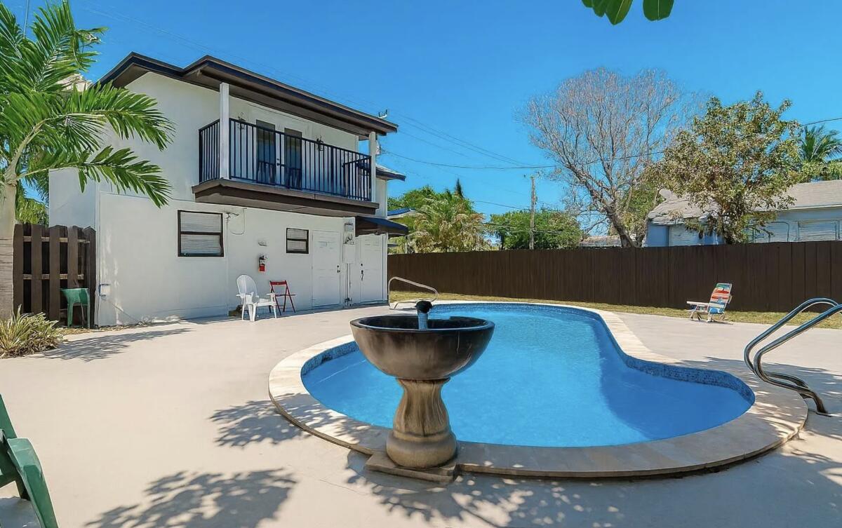 2447 Roosevelt Street 4, Hollywood, FL 33020