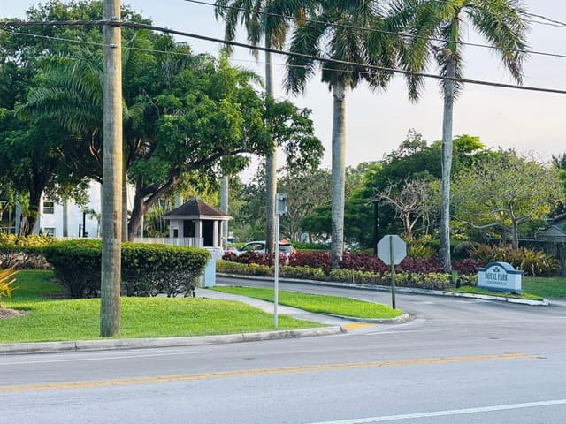 118 Royal Pk Drive 1f, Royal Park Condo, Oakland Park, FL
