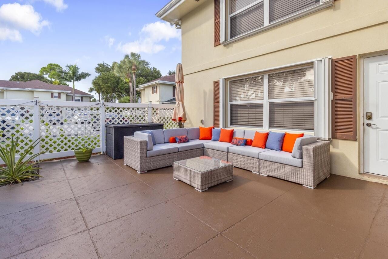 18 Amherst Court D, Royal Palm Beach, FL 33411 photo 1