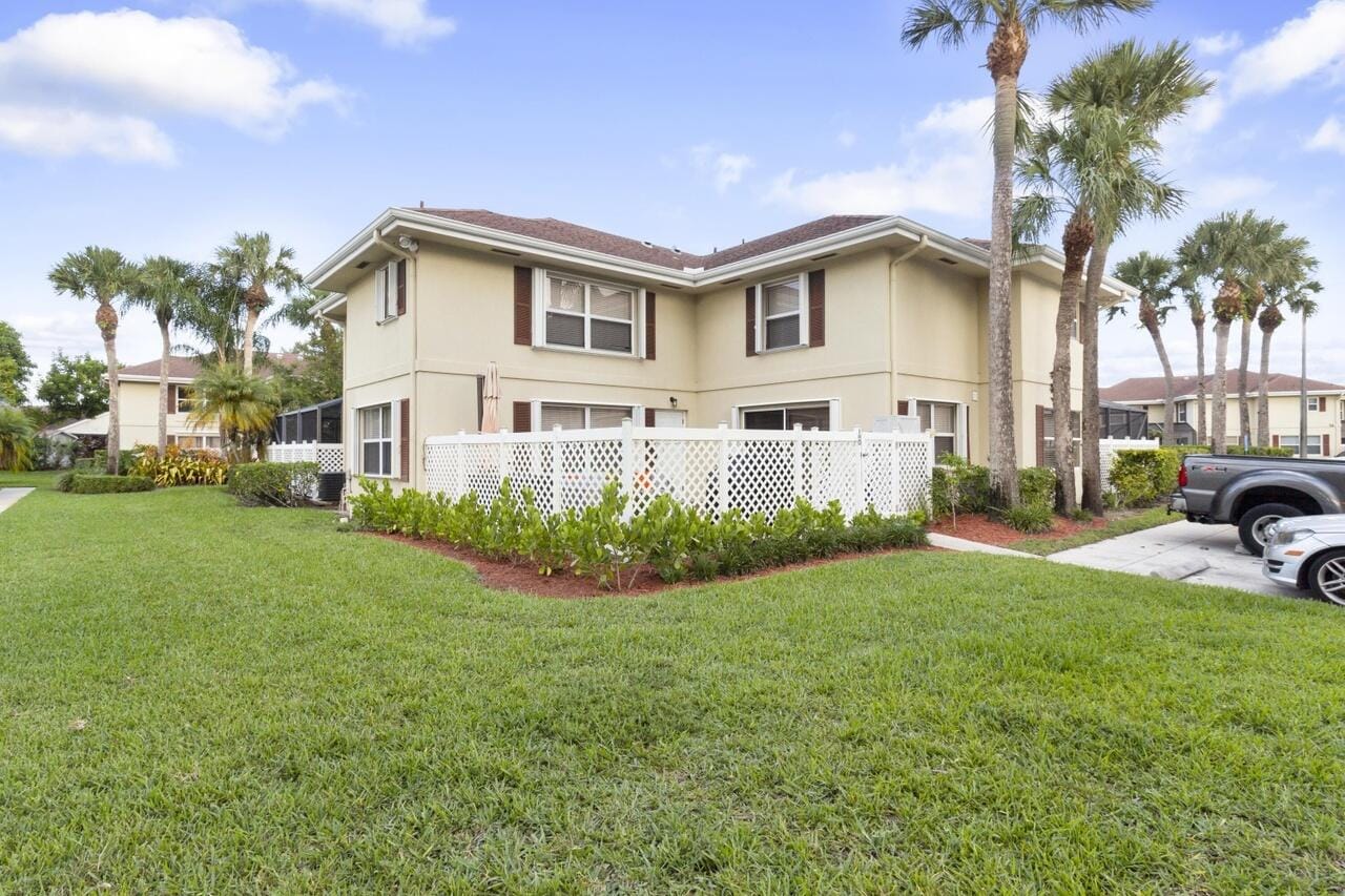 18 Amherst Court D, Royal Palm Beach, FL 33411 photo 2