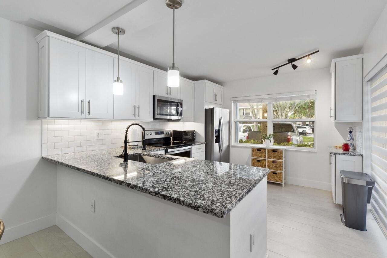 18 Amherst Court D, Royal Palm Beach, FL 33411 photo 7
