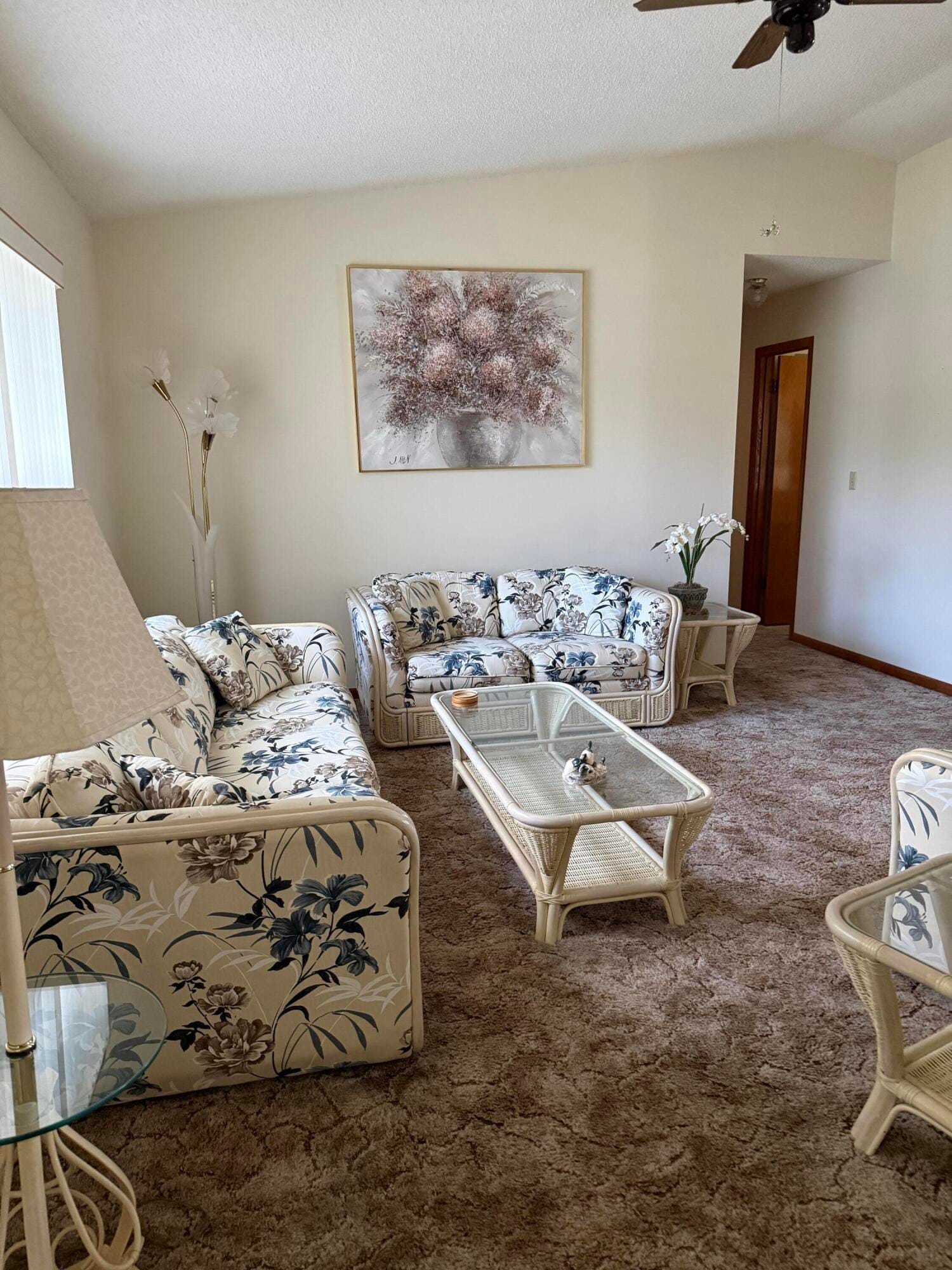 529 SW Violet Avenue — photo 3