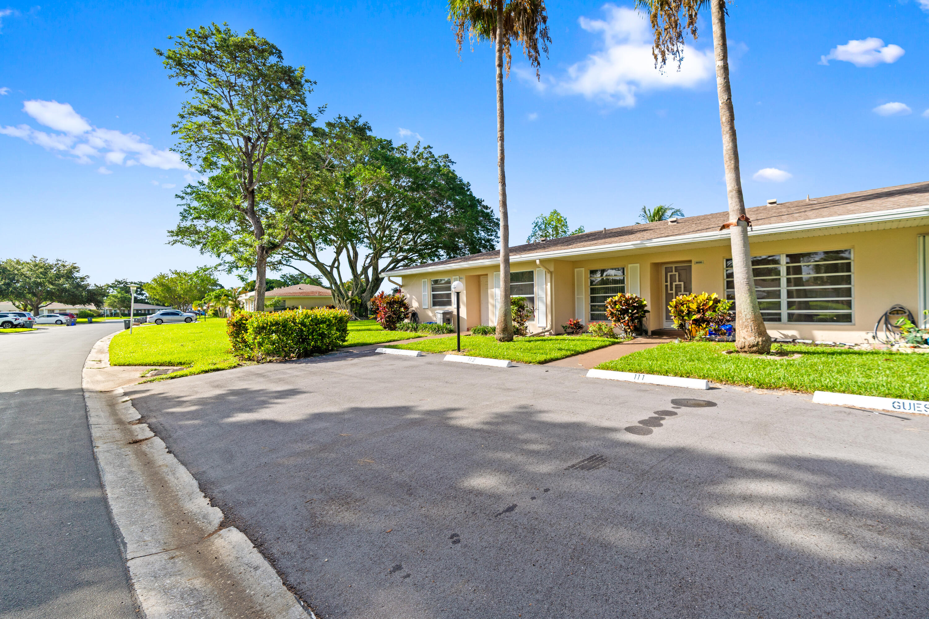 8666 Bella Vista Drive 111, Boca Raton, FL 33433