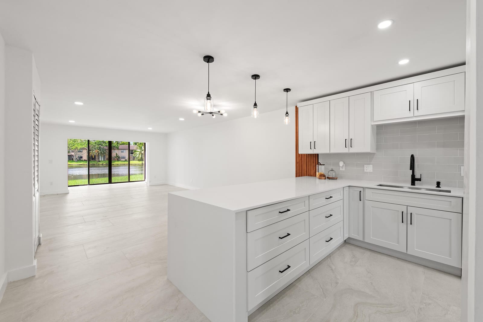 9293 Vista Del Lago 15c — photo 2