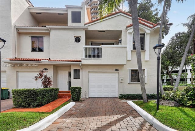 21391 Marina Cove Circle 19-K, Aventura, FL 33180