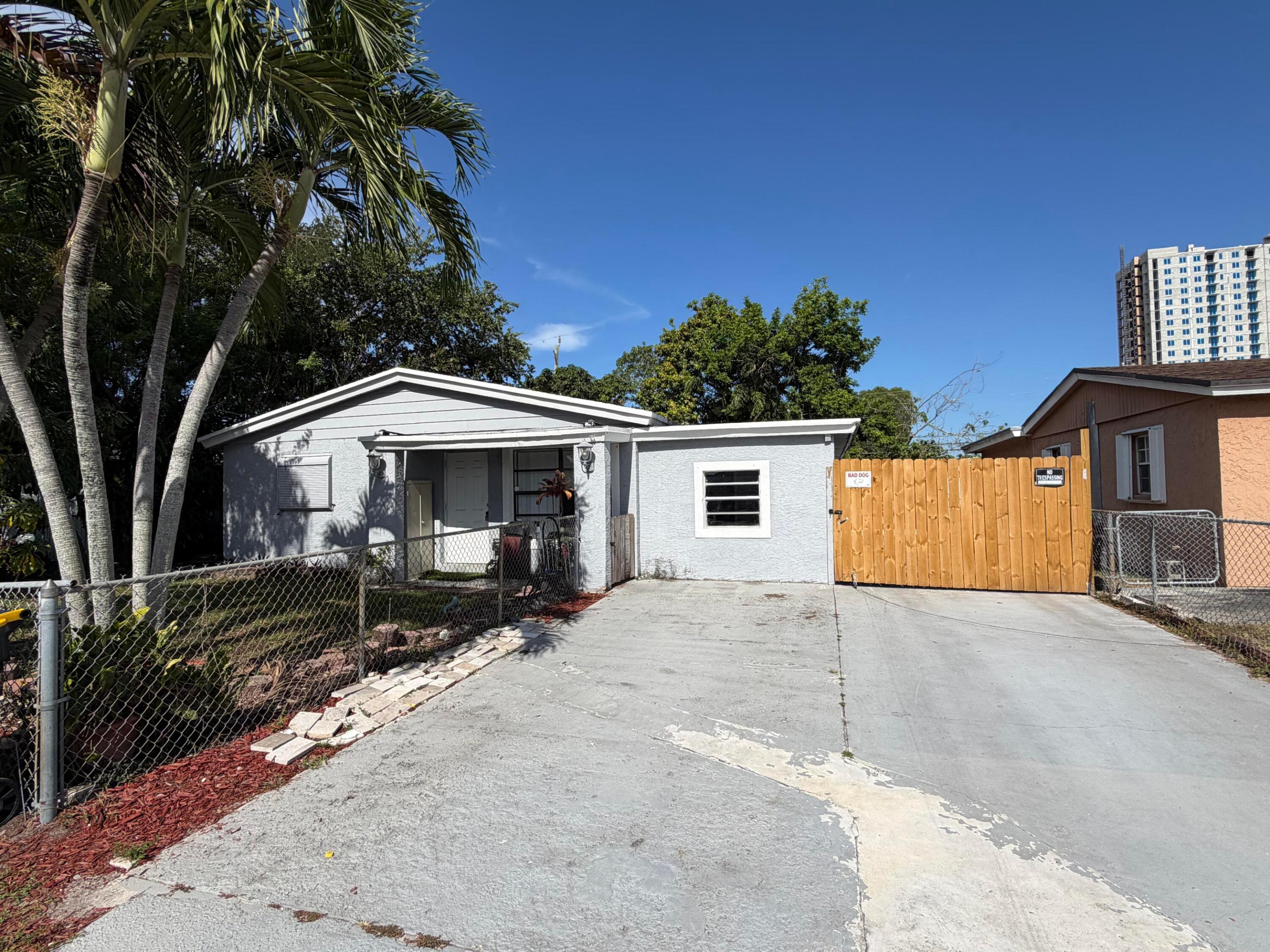 4927 SW 44th Terrace, Dania Beach, FL 33314