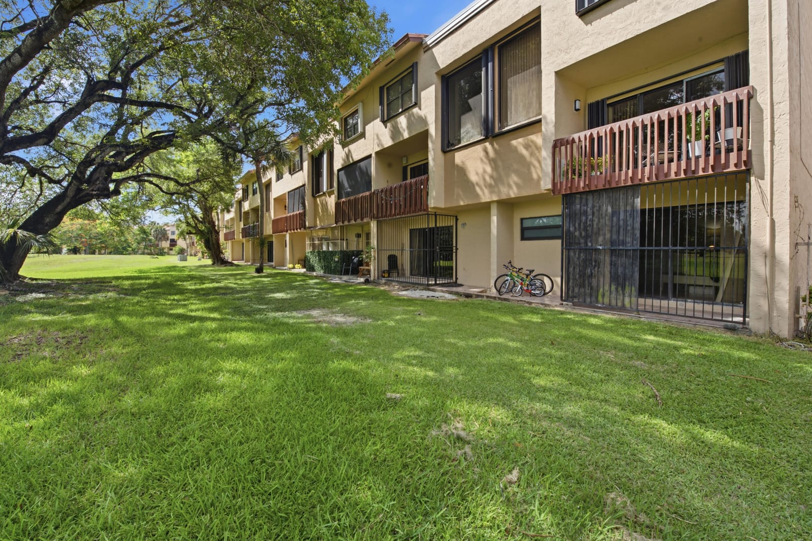 371 W Park Drive 1-17, Miami, FL 33172 photo 15