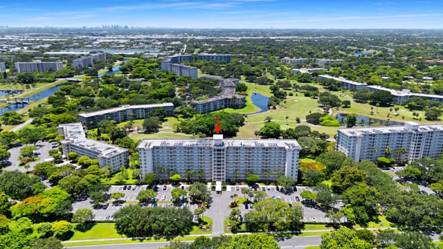 3510 Oaks Way 406, Pompano Beach, FL 33069