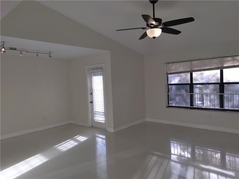 4261 W Mcnab Road 32, Pompano Beach, FL 33069
