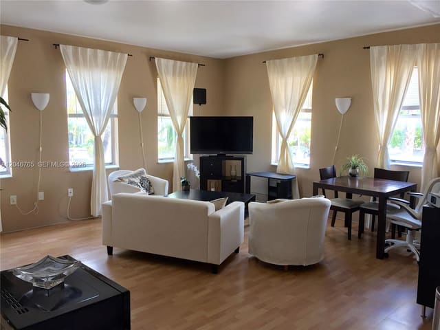 802 Euclid Avenue 201, The Lexington Euclid Cond, Miami Beach, FL
