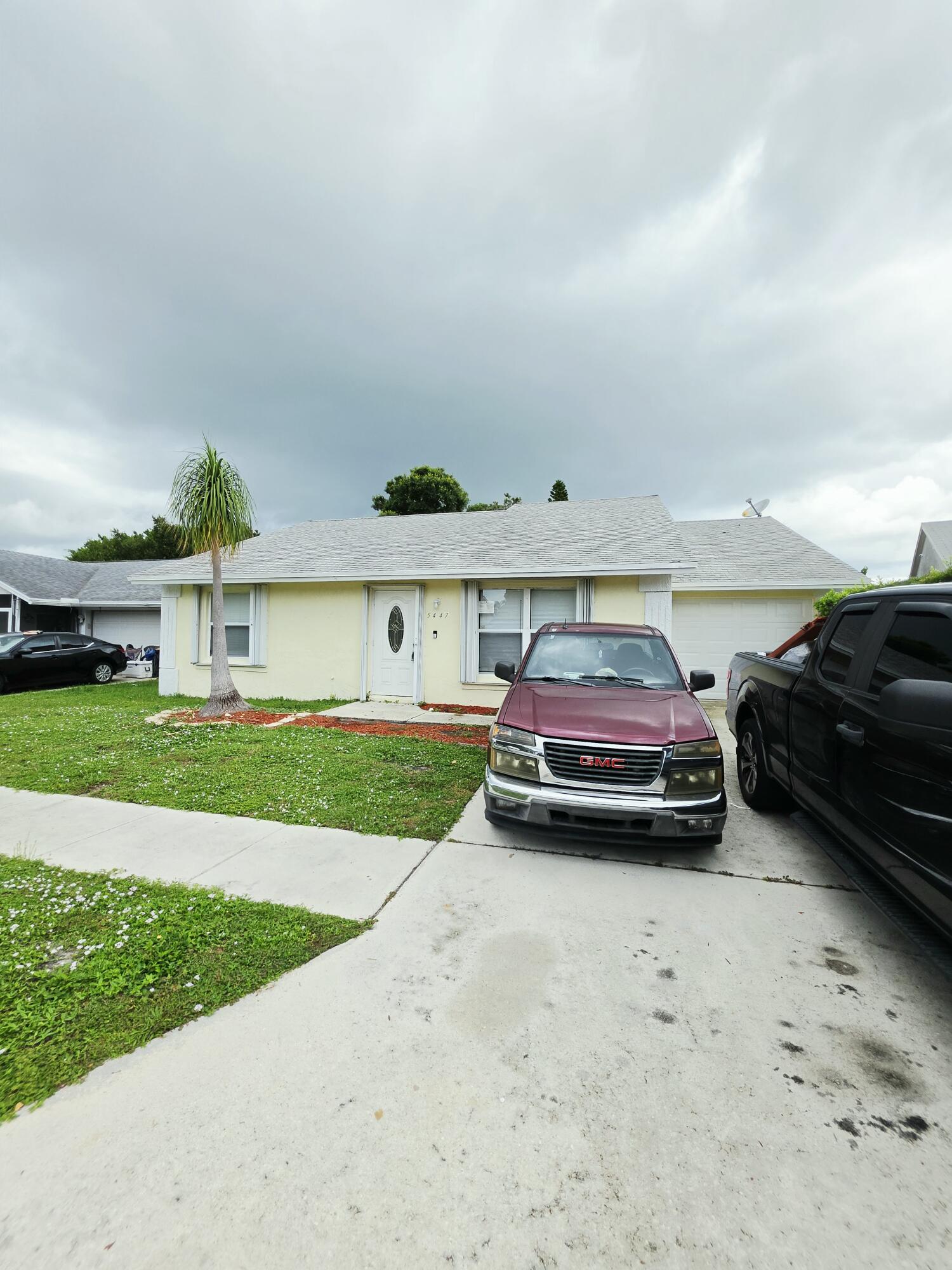 5447 Twin Oakes Road, Greenacres, FL 33463