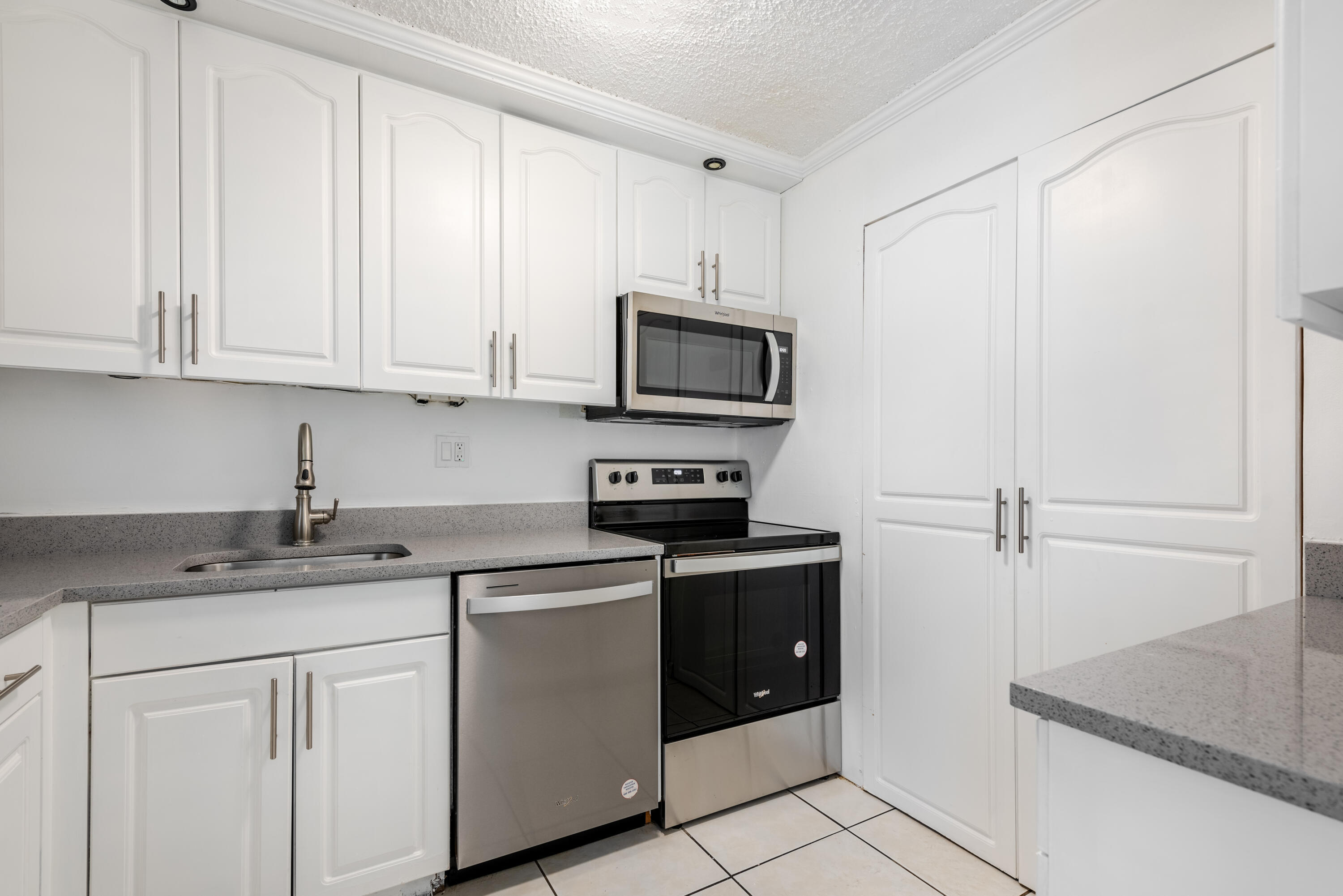 8020 Fairview Drive 101, Tamarac, FL 33321