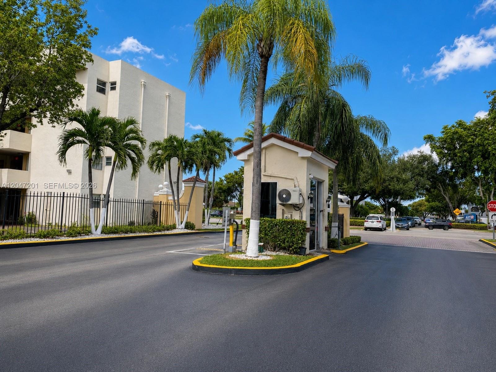 8870 Fontainebleau Boulevard 106, Miami, FL 33172 photo 30