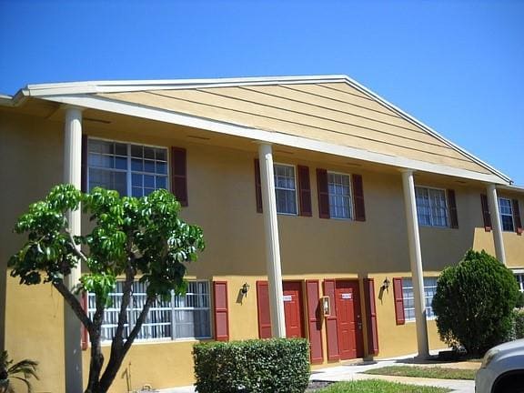 8028 SW 17th Place, Davie, FL 33324