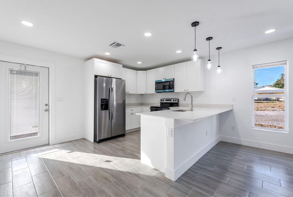 3018 SE Iris Street 1 — photo 3