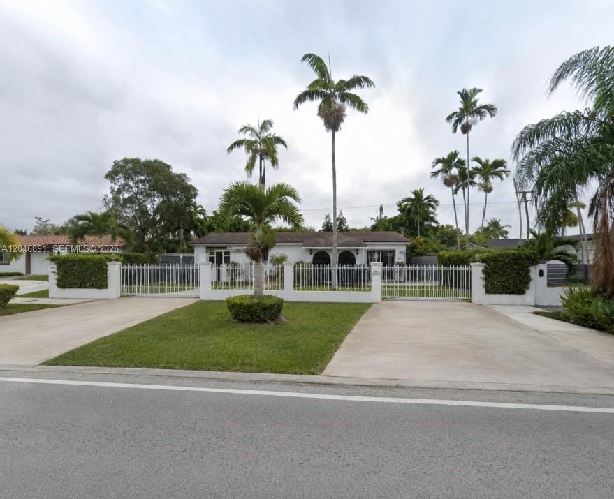 Pending home at 9260 SW 56th Street, Miami, FL 33165