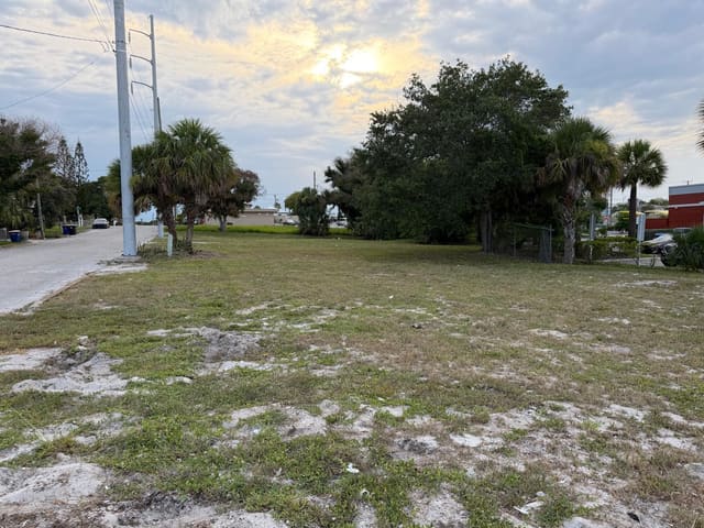 408 Avenue E, Fort Pierce, FL 34950