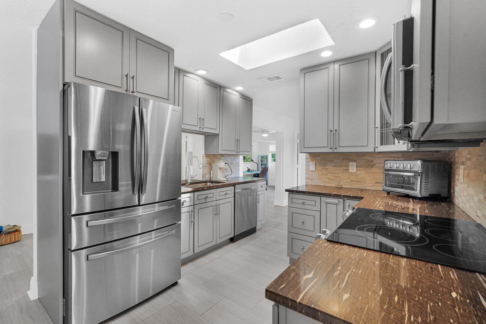 1050 NW 73rd Terrace — photo 3