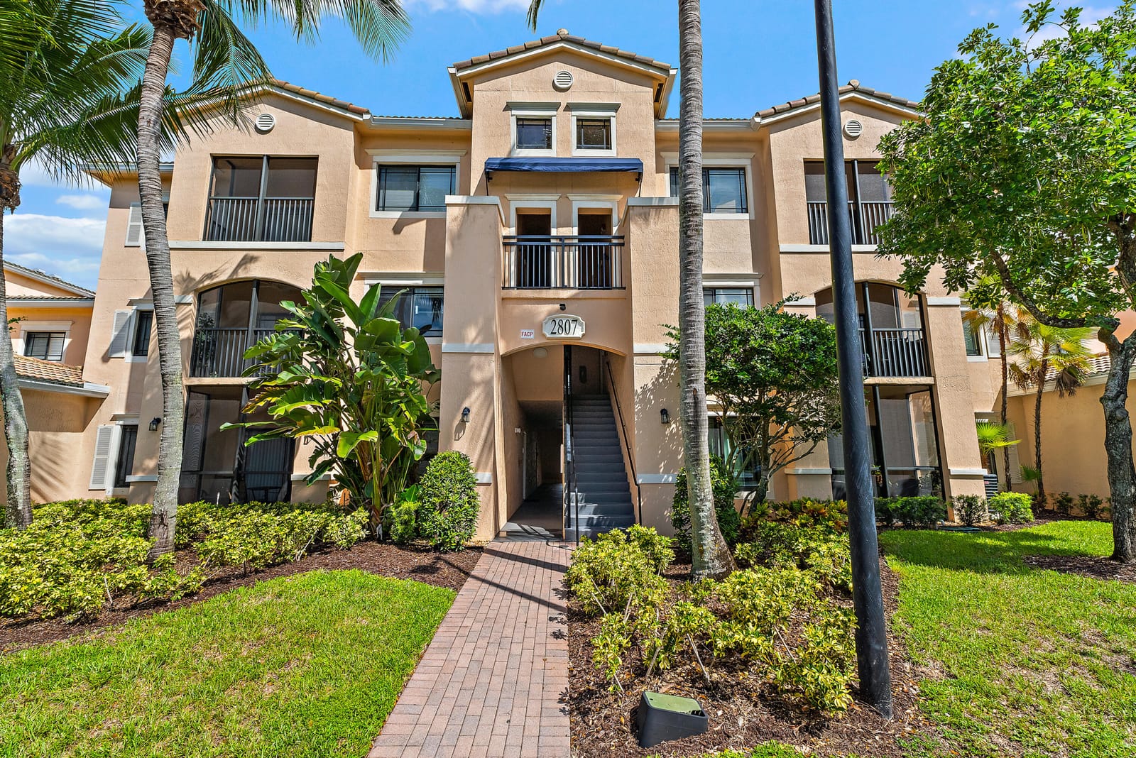 2807 Veronia Drive 107 — photo 2