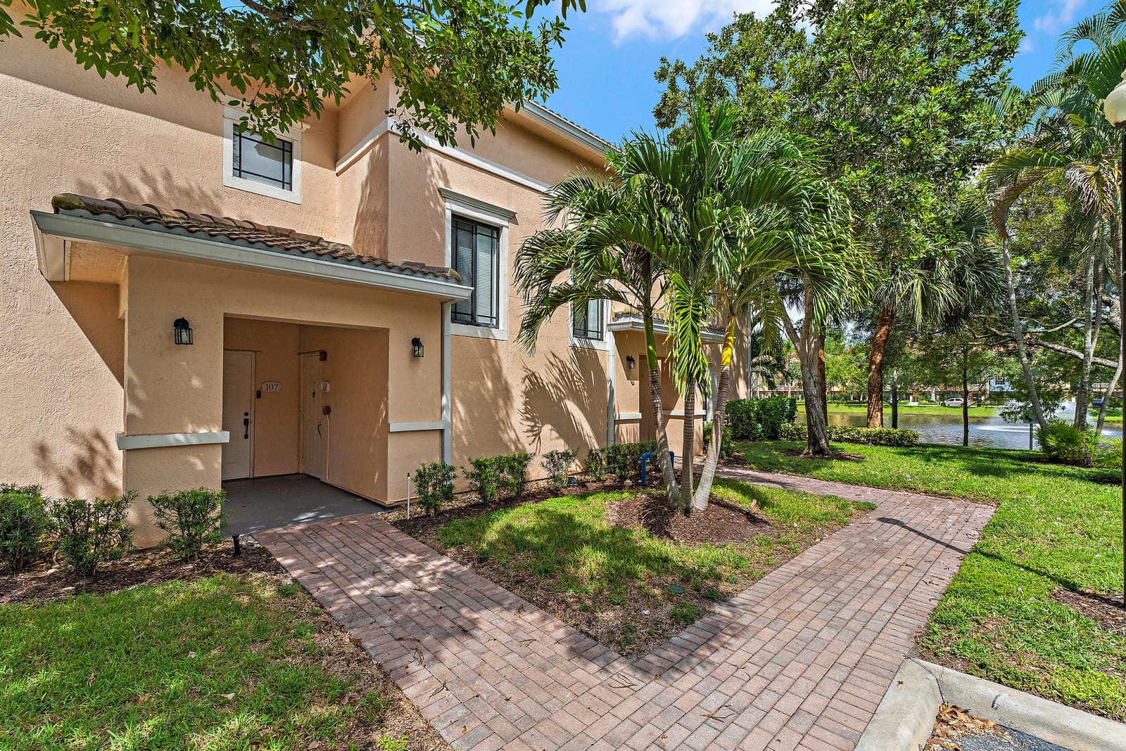 2807 Veronia Drive 107 — photo 4