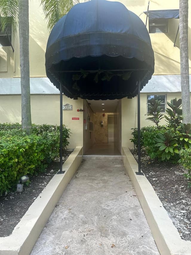 427 Santander Avenue 205, Villa Santander Condo, Coral Gables, FL