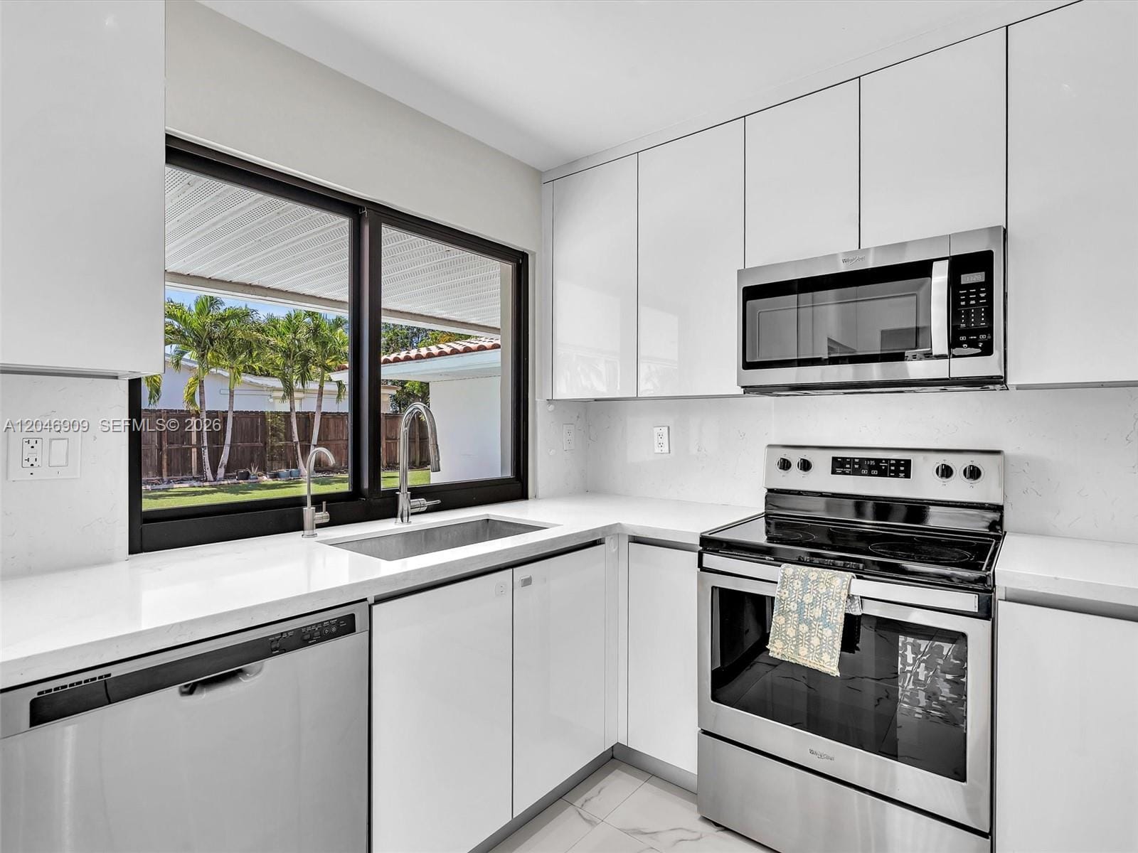 19225 NE 18th Avenue, Miami, FL 33179 photo 19