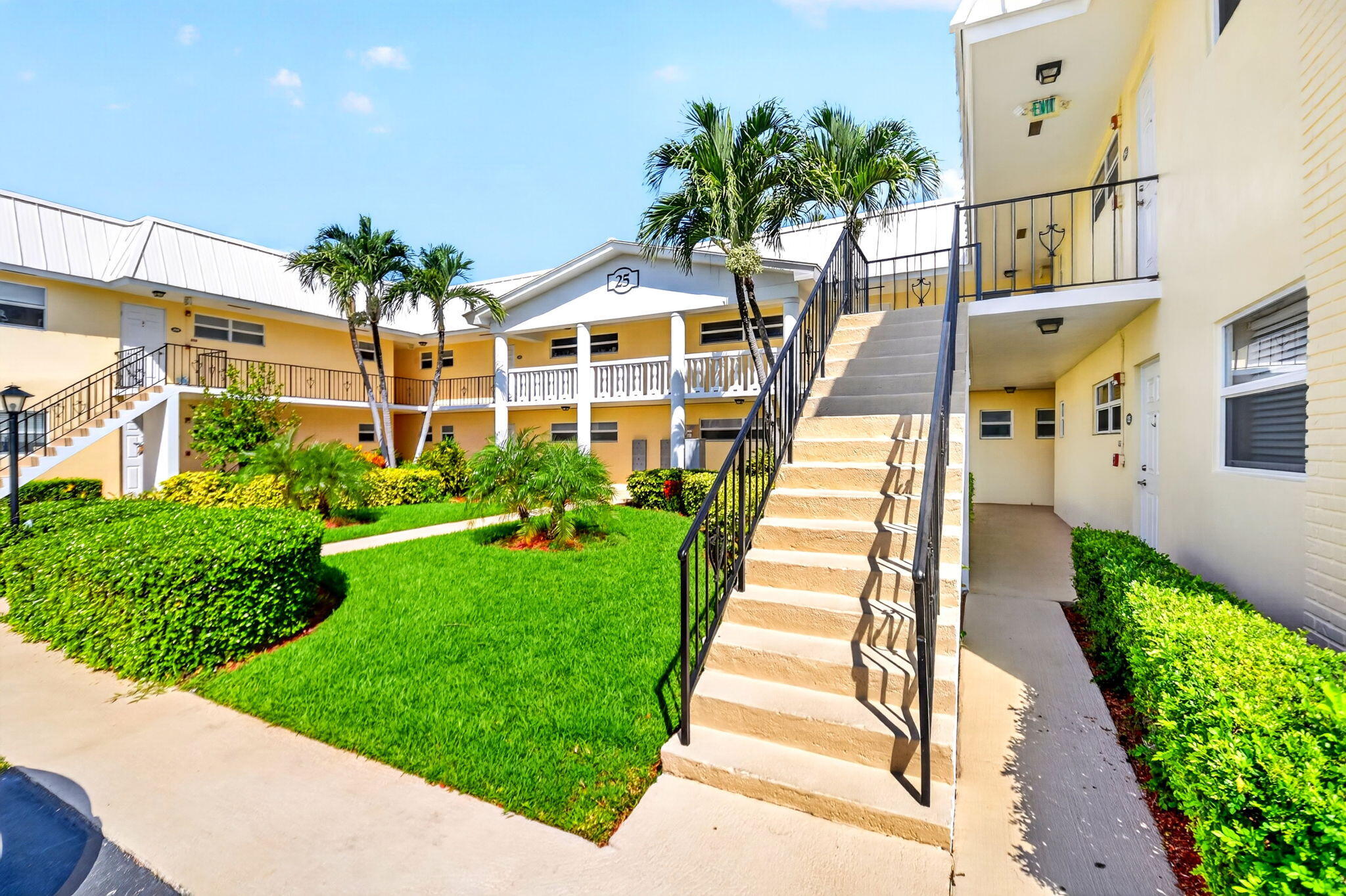 25 Colonial Club Drive 205, Boynton Beach, FL 33435