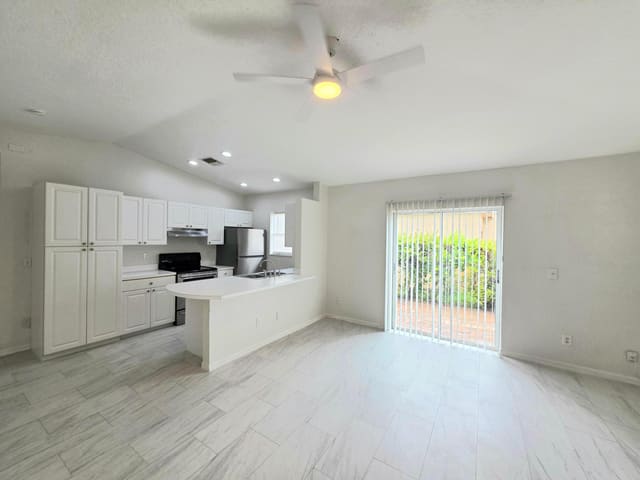 569 E Ridge Circle N, Boynton Beach, FL 33435
