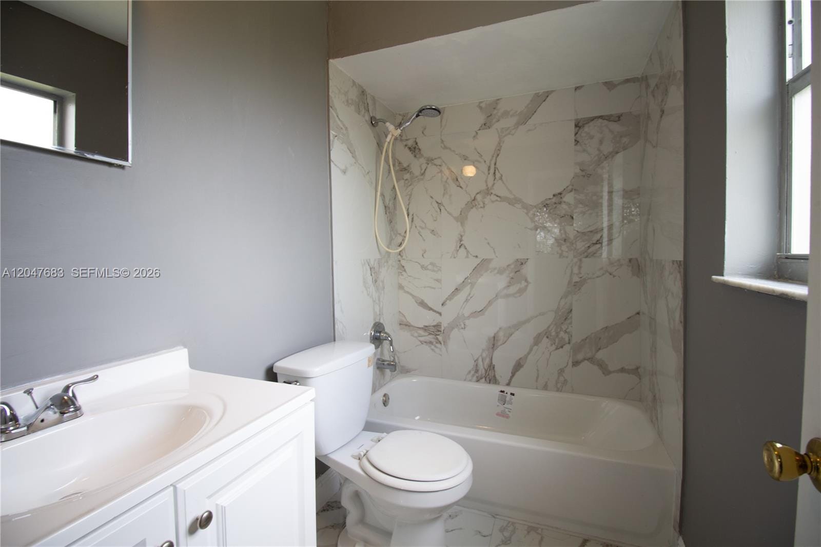 825 SW 10th Street B — photo 4